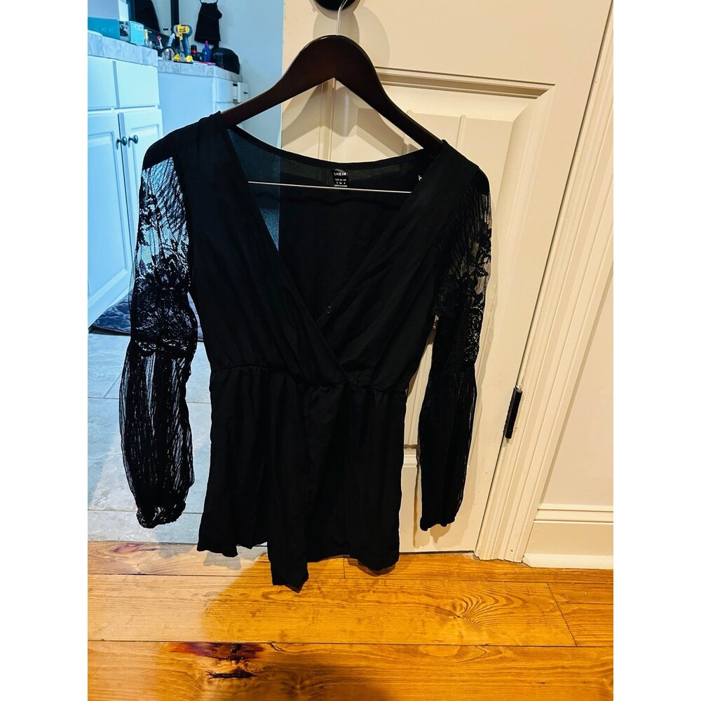 Black romper lace sleeves